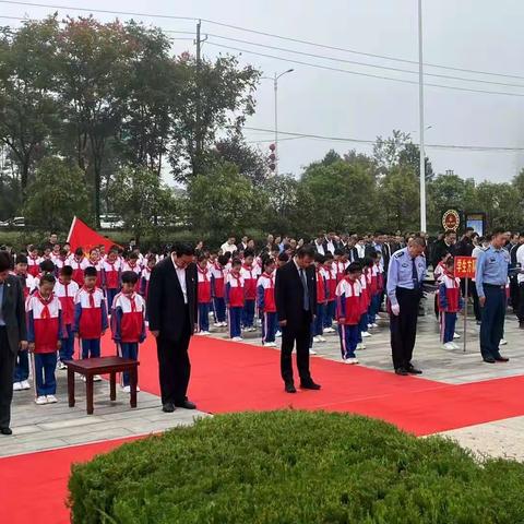 缅怀革命先烈  强国复兴有我 ——唐河县第一完全学校小学部 ﻿参加唐河县烈士纪念日公祭活动