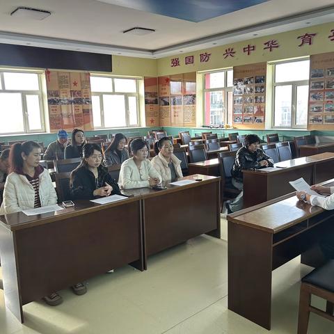 扎兰屯市兴华小学周边住宿点小餐桌安全会议及责任状签署活动