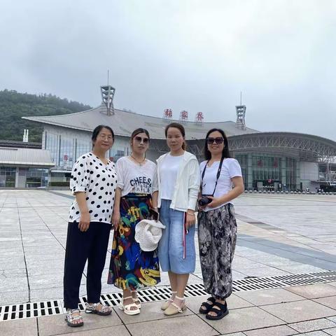 魅力湘西景，永驻心间情