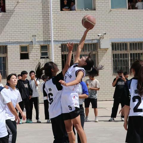 兰州博文科技学院第四届“迎新杯”篮球赛（二）