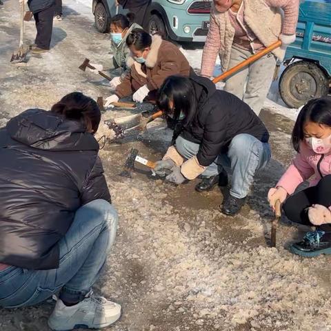 温暖满校园 除雪护安全—— 水落坡镇长庄小学扫雪除冰行动