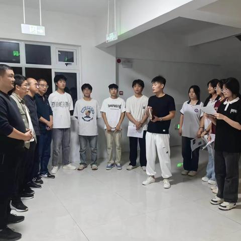 同护洁净之舍 共建怡人之居——召陵区实验高级中学高一职班主任查寝日常