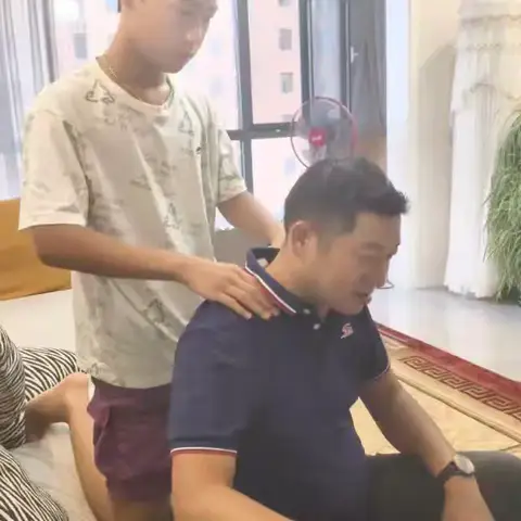 争做感恩好少年——记一次特别的德育作业 召陵中专高三职年级