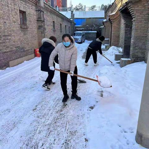 【不畏严寒、清理积雪、服务群众】—山东省腾威城市服务有限公司