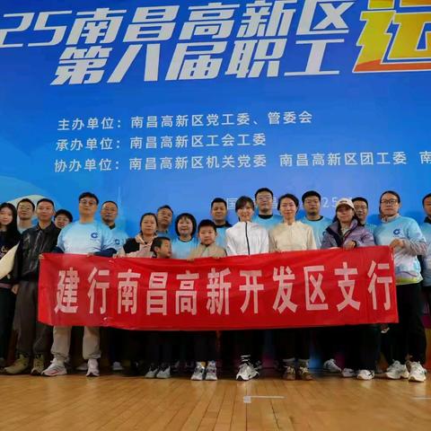 拔河赛场展风采 团结协作创佳绩