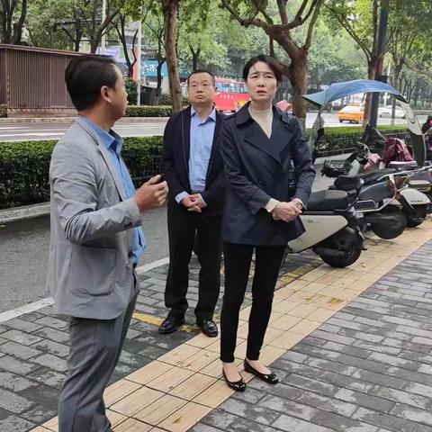 韩森寨支行陪同张瑞华副行长走访陕西新红锋投资集团