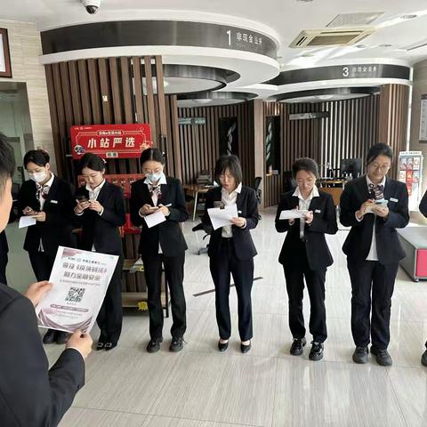 工行高新齐鲁软件园支行积极做好反洗钱宣传，打击洗钱，向违法犯罪说不