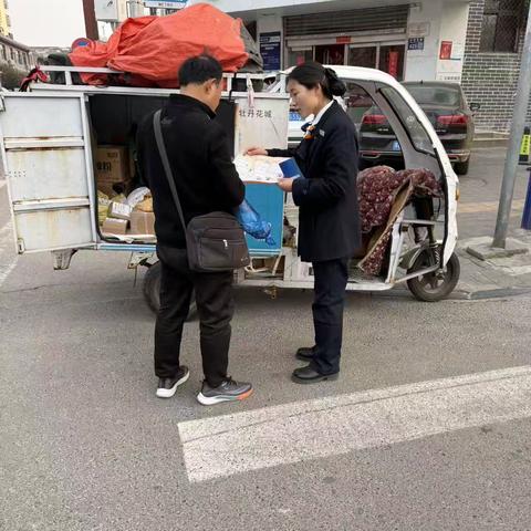 移动式金融宣传 守护快递员“钱袋子”——“清朗金融网络 守护安心消费”3·15主题宣传活动扎实开展