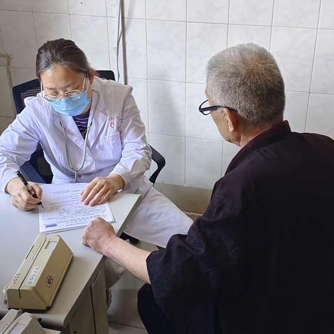 济南市历城区洪家楼街道组织特别家庭人员免费查体活动