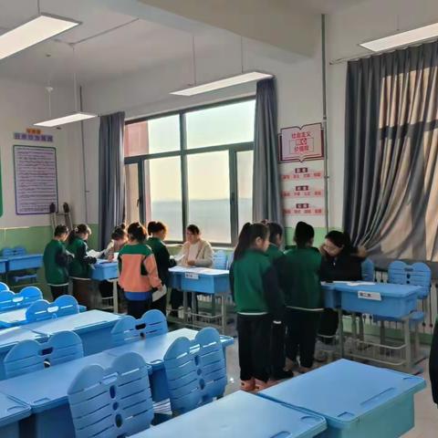 七彩童年 乐学乐考 ——朝阳市龙城区九年一贯制学校一、二年级期末乐考