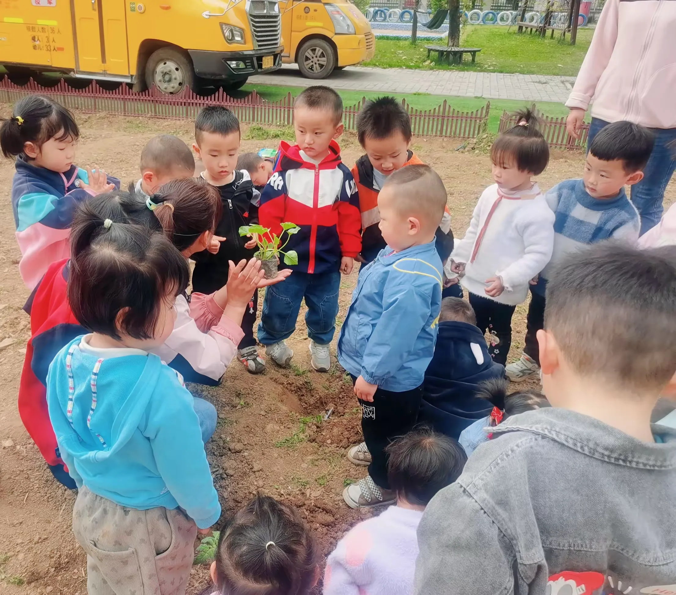 简篇-“春日暖阳·播种希望”——楼观镇第二幼儿园种植区活动精彩集锦