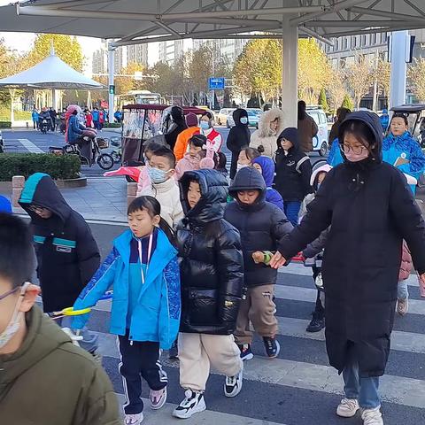 护学岗在行动，感恩有您——七年级（9班）护学岗家长执勤