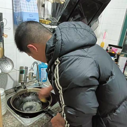 以劳动为笔 绘洁净芳华