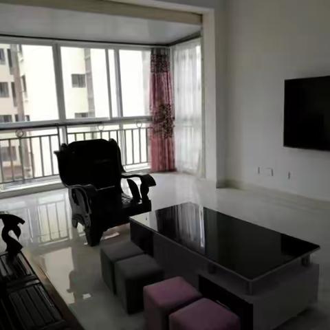 🌟红顶世家三期，产权114，6跃7大套三。老证。报价39万。☎️629647