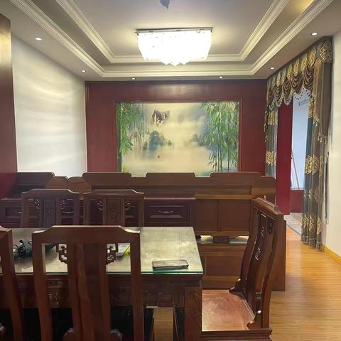 出租，东湖春天套三双卫，三台空调床配齐，年租15600。☎️629647