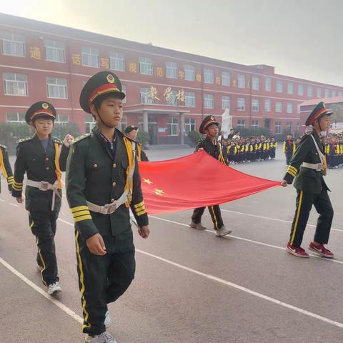 风吹满地叶，万物已惊秋。