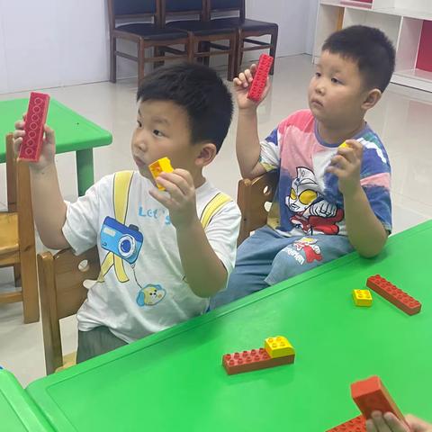 洛龙区第二实验小学附属幼儿园乐高搭建课——《小风扇》