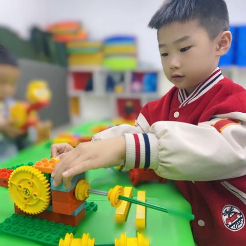 洛龙区第二实验小学附属幼儿园乐高搭建课——《手钻》