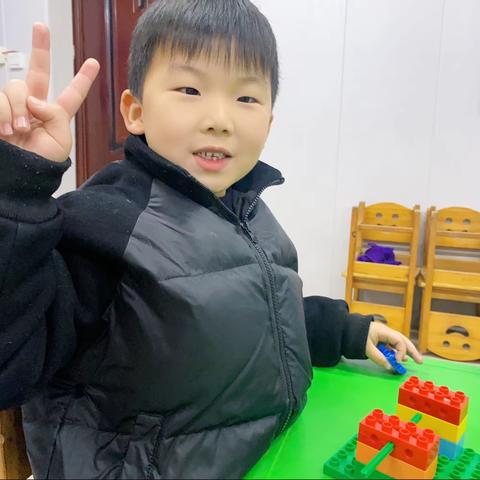 洛龙区第二实验小学附属幼儿园乐高搭建课——《开合门》