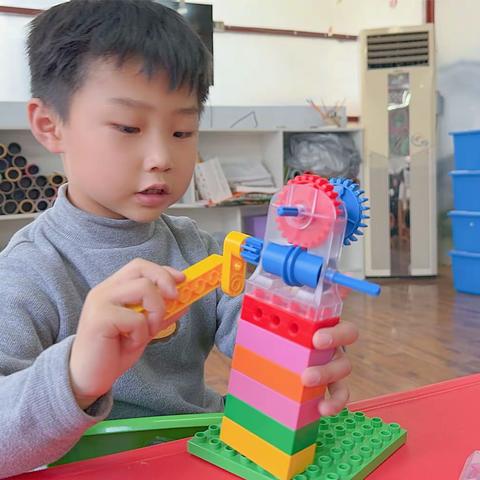 洛龙区第二实验小学附属幼儿园乐高搭建课（三期）——《地月系》