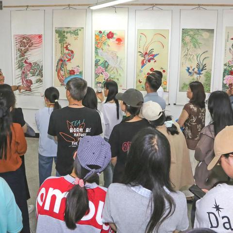 “非遗进校园”凤阳凤画专题展在安徽机电工程学校举办