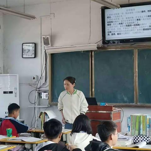 向课堂要质量——滨湖中学文综合教研组教研活动纪实