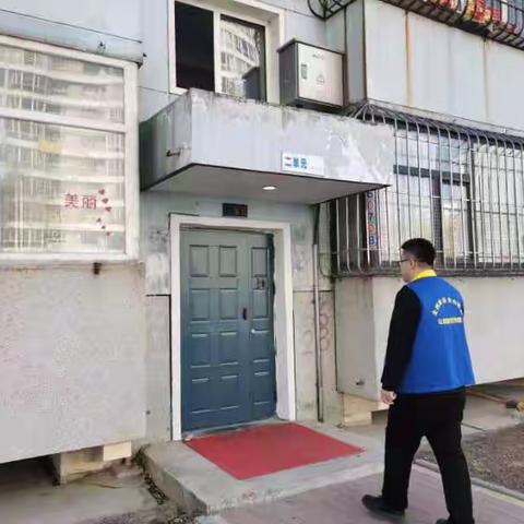 【让胡路区东湖街道网格员陆金龙】:家中电表箱跳闸，网格员化身“电力小助手”解民忧