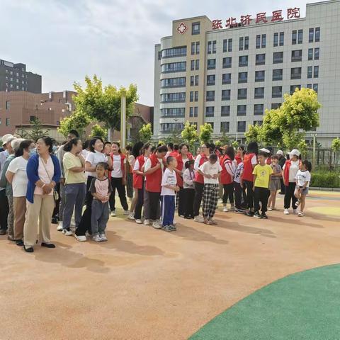 北辰路办事处教育街社区开展 “大手拉小手一起‘动’起来”趣味运动会