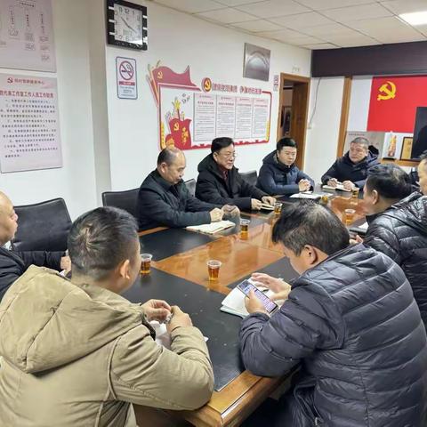 区委常委、政法委书记陈耀斌带队到新雅街旧村调研出租屋来穗人员和围院式管理工作