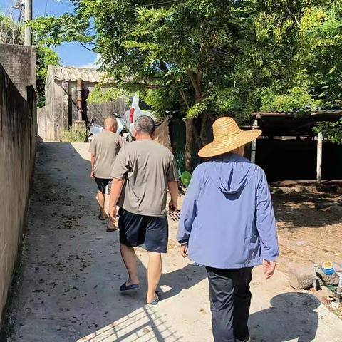 白马井镇学兰村委会开展学村环境卫生整治行动