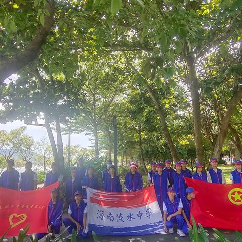 一纸一屑煞文明 一举一动显文明！ 陵水中学开展了“陵河净滩”志愿行动
