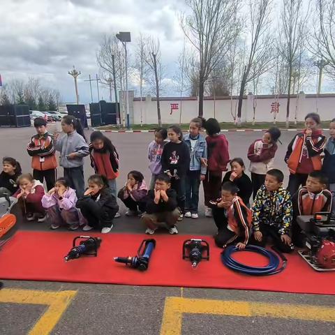 昭苏县夏特柯尔克孜族乡小学研学活动：走进消防大队与科技馆