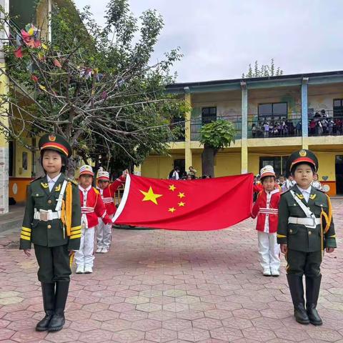 同升一面旗，劳动最光荣——实幼集团仿古街分园升旗仪式