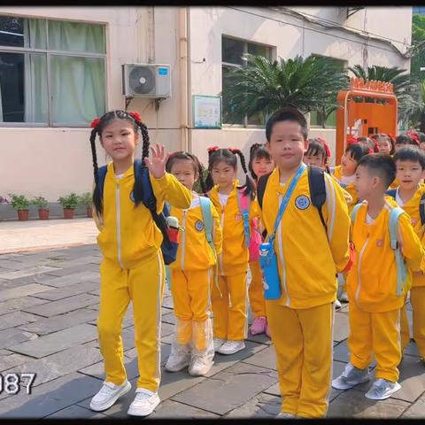 笑靥踏春行，不负好韶光——厚德外国学小学一年级（9）班本学期第一次研学之旅