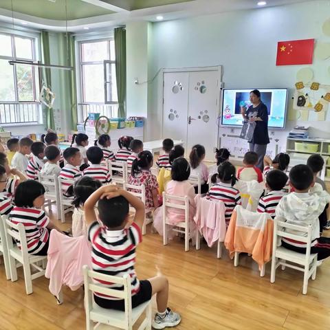 中瀛御景幼儿园•中二班 艺术领域美术活动《有趣的下雨天》 科学领域数学活动《按数取物》