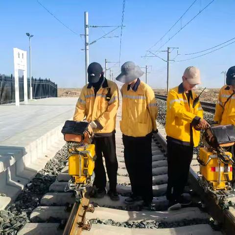 发动思想引擎  突出强基提质  凝聚党员群众奋进力量