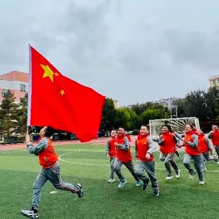 我和国旗合个影  我心永远跟着您 ——阿勒泰市实验小学国庆主题活动