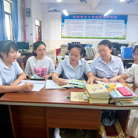 “集”思广益,共“备”新程---南坤中心小学四年级英语集体备课和教学研讨活动