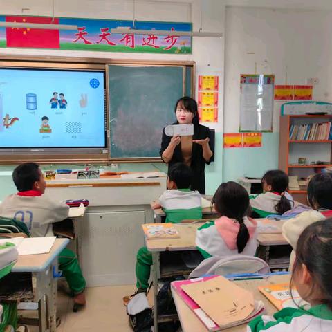 南坤中心小学英语教研活动——语音教学公开课展示活动