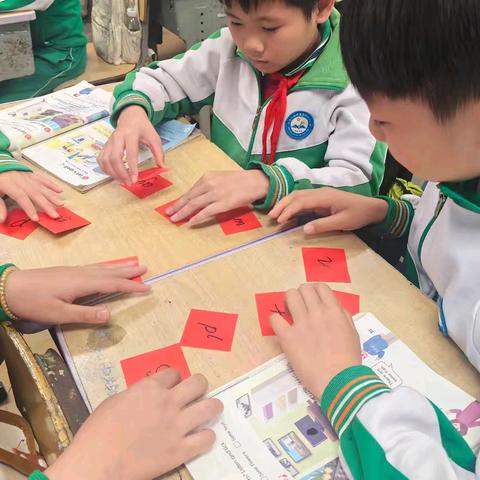 以评促教，提升教学实效——南坤中心小学2025年秋季英语听评课活动