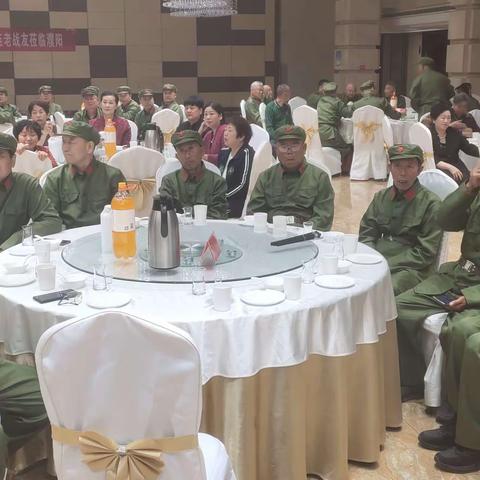 陆七师二十团特务连老战友濮阳聚会掠影