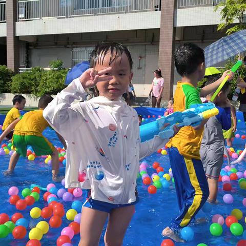 “夏日狂欢，清凉一夏” —— 宏阳幼儿园夏日玩水活动