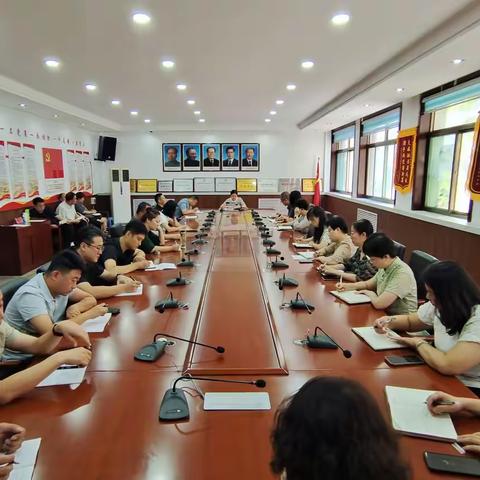 市文广旅局传达贯彻市委常委会议精神