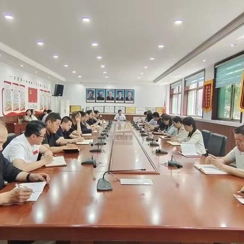 市文广旅局传达学习市委八届十二次全会精神