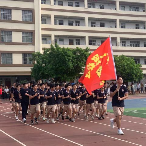 家校携手  筑梦远航——定安县山高学校初中部召开七、八年级家长会