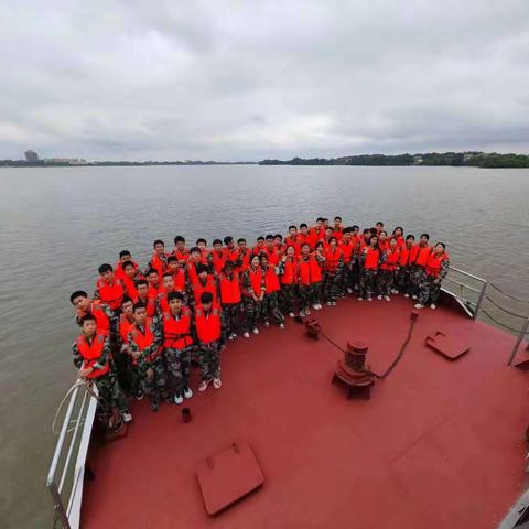 国基实验中学2202班三天两晚的黄家湖实践活动总结