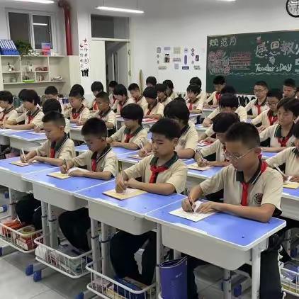 笔尖传情，翰墨飘香。—高唐鸣山学校五六年级硬笔书法大赛