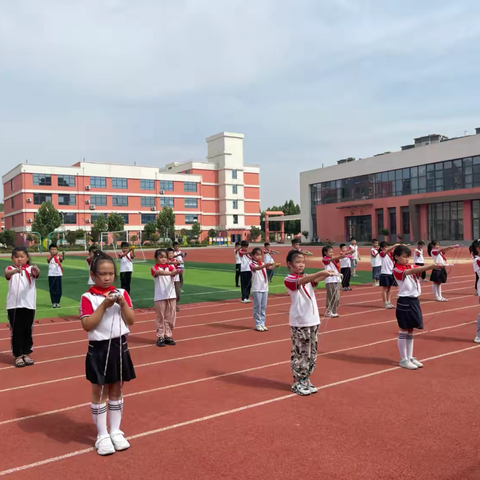 阳光体育 绳采飞扬 ——嘉祥县实验小学何庙校区“庆六一”花样跳绳比赛