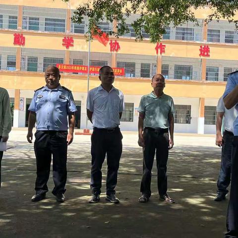 铁路护路进校园，爱路护路记心间--多文镇联合多部门到东江小学和景文学校开展铁路护路宣传活动