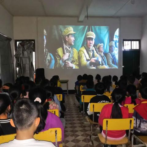 不忘初心，弘扬革命精神——鹅塘镇厦岛小学师生观看抗美援朝电影《血战狙击岭》